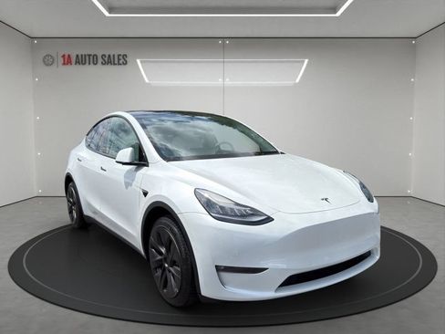 Used 2022 Tesla Model Y Long Range AWD/4WD image 7