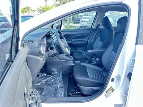 Used 2020 Nissan Versa S image 2