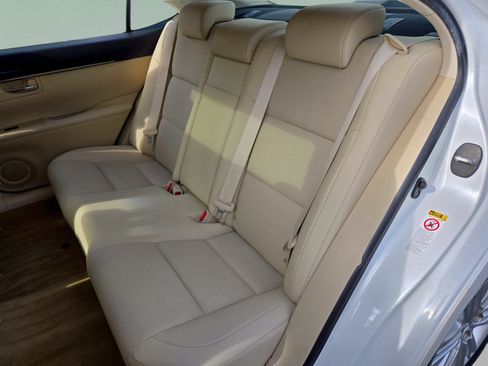 Used 2014 Lexus ES 350 w/ Premium Package FWD image 26