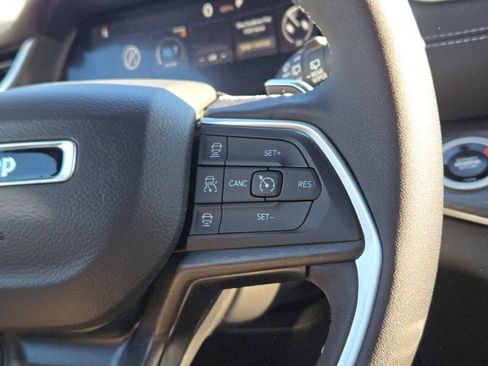 New 2025 Jeep Grand Cherokee Limited w/ Luxury Tech Group II image 34