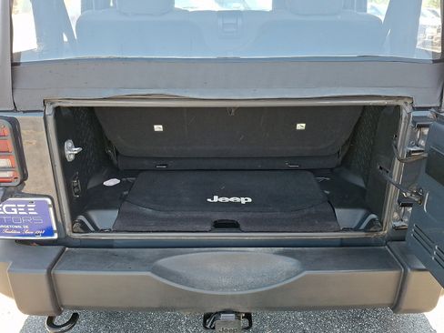 Used 2017 Jeep Wrangler Sport w/ Quick Order Package 24S AWD/4WD image 25