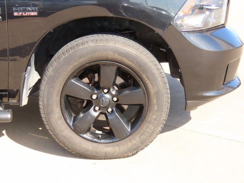 Used 2018 RAM 1500 Express w/ Black Ram 1500 Express Group image 9