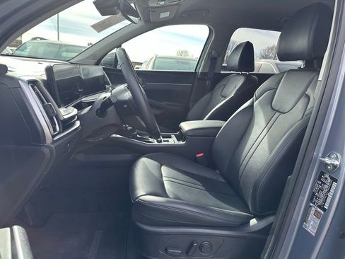 Certified 2025 Kia Sorento S image 13