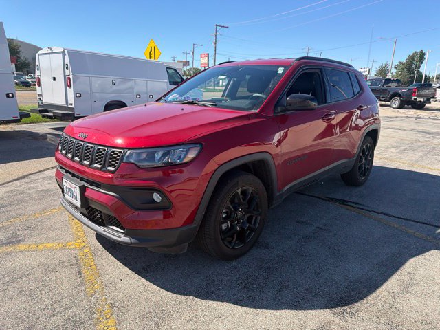 Used 2025 Jeep Compass Latitude w/ Altitude Special Edition AWD/4WD image 2