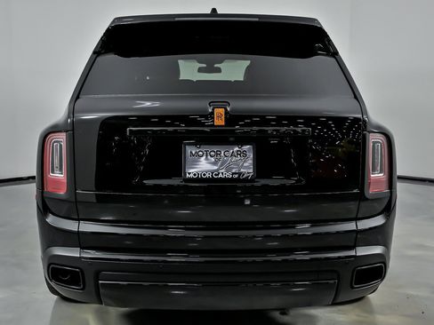Used 2022 Rolls-Royce Cullinan w/ Dark Exterior Package image 11