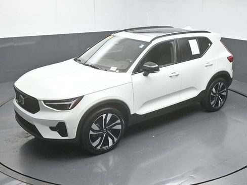 Used 2025 Volvo XC40 B5 Ultra AWD/4WD image 45