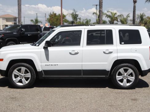 Used 2016 Jeep Patriot Latitude w/ Sun/Sound Group FWD image 5