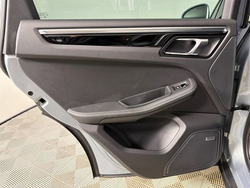 Used 2021 Porsche Macan image 24