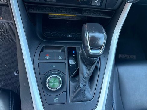 Used 2020 Toyota RAV4 XSE AWD/4WD image 17