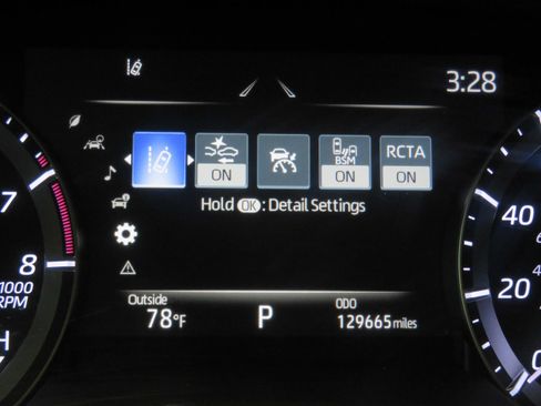 Used 2021 Toyota Highlander XLE FWD image 34