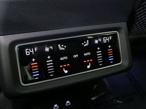 Used 2022 Audi e-tron Premium Plus w/ Premium Plus Package image 55