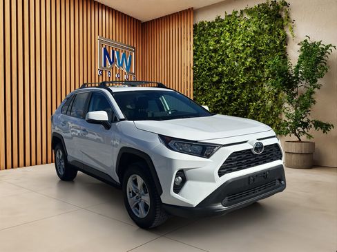 Used 2020 Toyota RAV4 XLE w/ Convenience Package image 1
