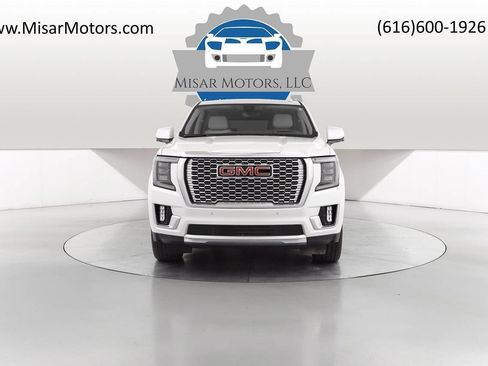 Used 2021 GMC Yukon Denali w/ Denali Premium Package image 9