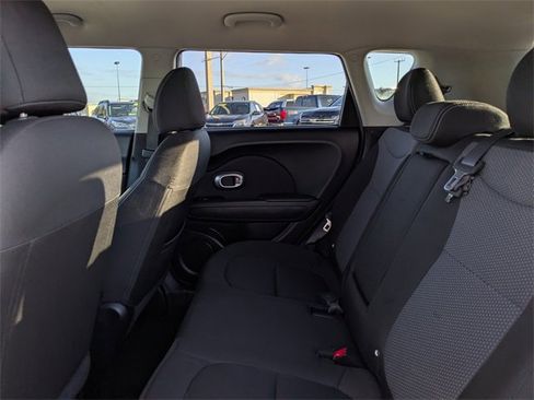 Used 2017 Kia Soul + image 12