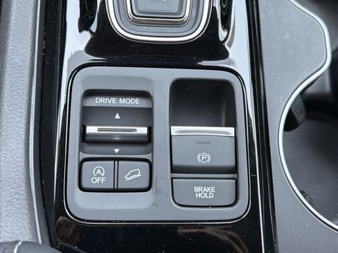 Used 2025 Honda Pilot Touring image 16