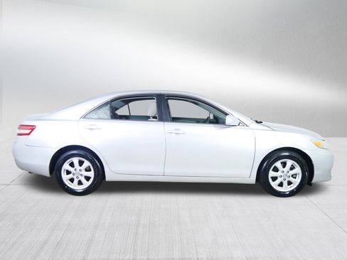 Used 2011 Toyota Camry LE image 8
