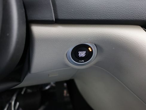 Used 2024 Chrysler Pacifica Touring-L FWD image 17