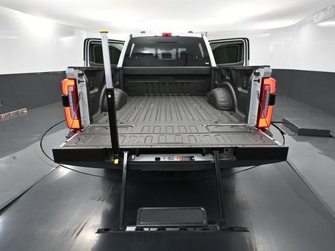 Used 2025 Ford F250 Platinum w/ FX4 Off-Road Package image 45