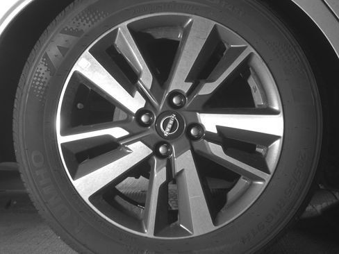 Used 2025 Nissan Versa SV FWD image 15