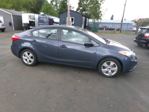Used 2016 Kia Forte LX FWD image 3