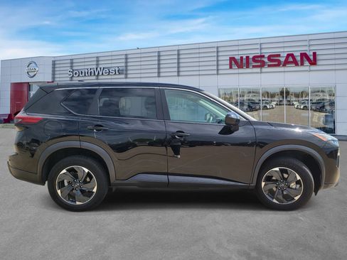 Used 2024 Nissan Rogue SV AWD/4WD image 4