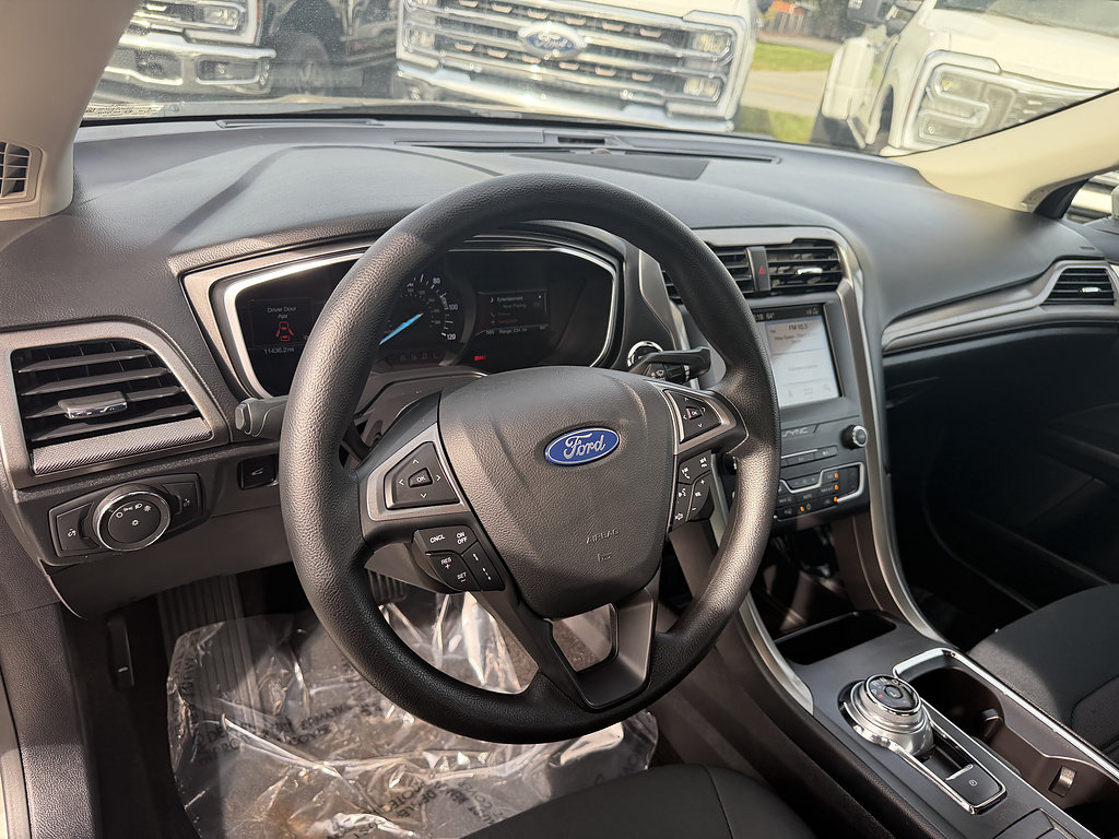 Used 2019 Ford Fusion SE FWD image 14
