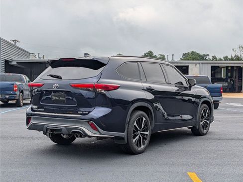Used 2022 Toyota Highlander XSE AWD/4WD image 5