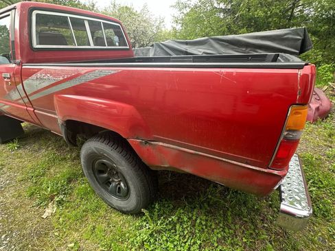 Used 1988 Toyota Pickup 4x4 Regular Cab image 9