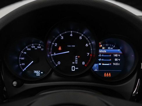 Certified 2025 Porsche Macan image 28