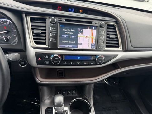 Certified 2017 Toyota Highlander XLE image 16