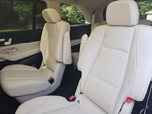 New 2026 Mercedes-Benz GLS 450 4MATIC image 16