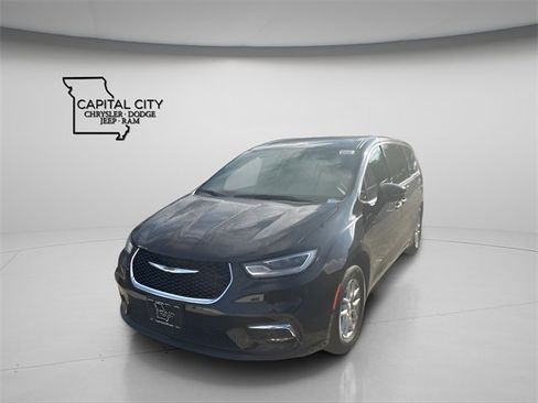 New 2026 Chrysler Pacifica Select image 4