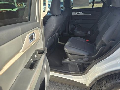 New 2026 Ford Explorer Active image 8