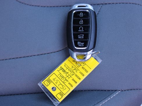 Used 2021 Hyundai Elantra SEL w/ Convenience + Premium Package image 42