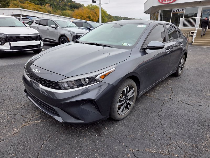 Used 2023 Kia Forte LXS w/ LXS Technology Package FWD image 3