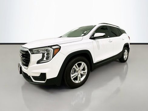 Used 2023 GMC Terrain SLE w/ Driver Convenience Package image 3