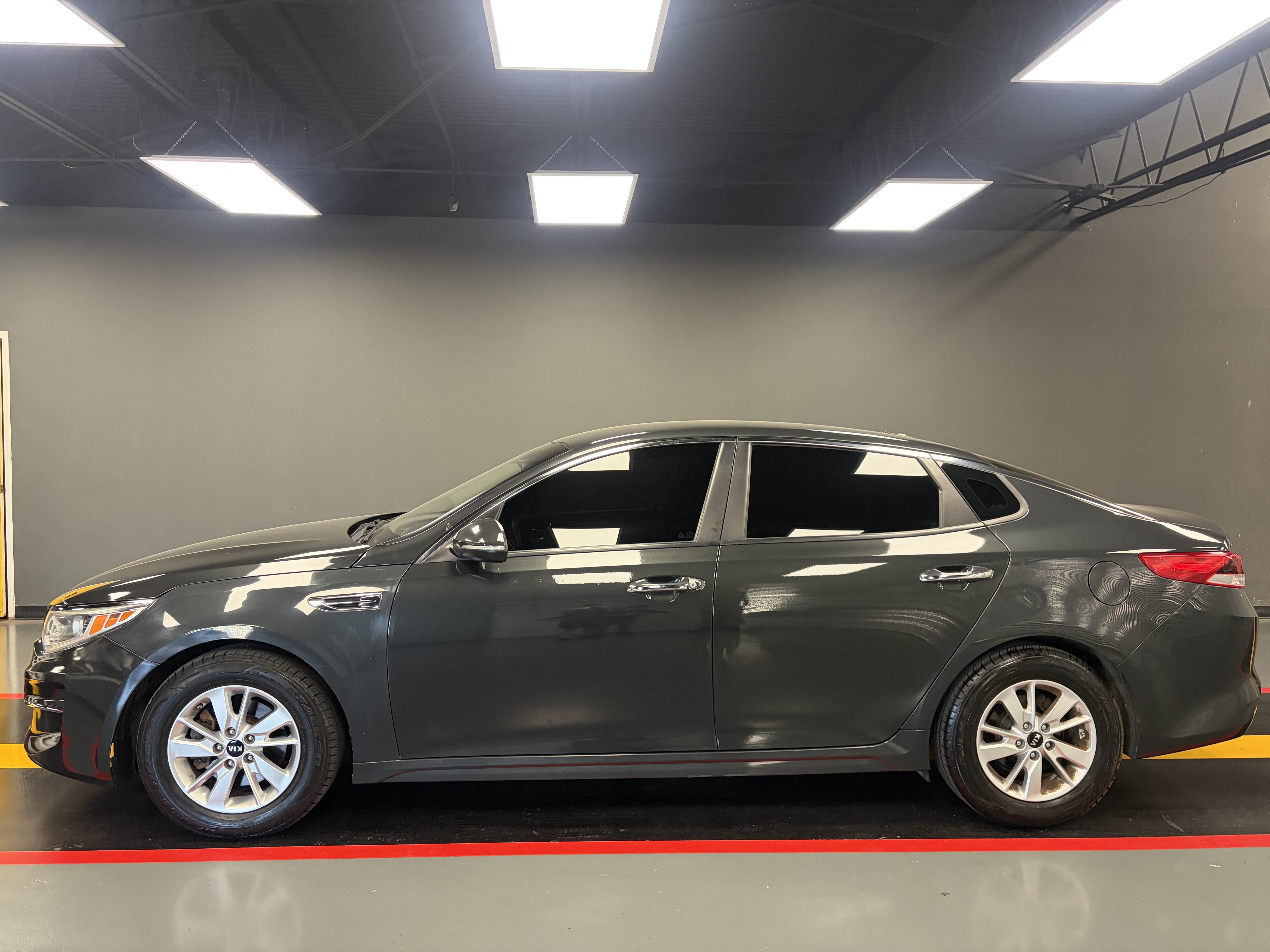 Used 2016 Kia Optima LX w/ LX Convenience Package FWD image 3
