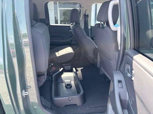 Used 2025 Nissan Frontier SV w/ SV Convenience Package RWD image 17