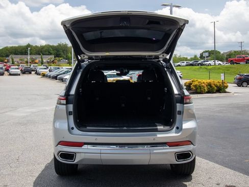 Used 2023 Jeep Grand Cherokee Overland RWD image 16