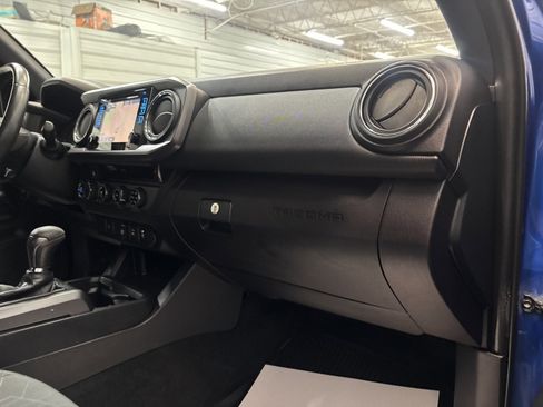 Used 2018 Toyota Tacoma TRD Sport image 30