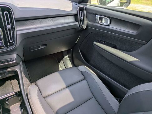 Certified 2023 Volvo C40 Recharge Core AWD/4WD image 17