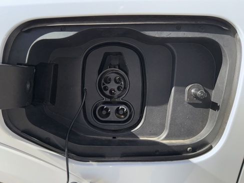 Used 2025 Chevrolet Equinox EV LT image 13