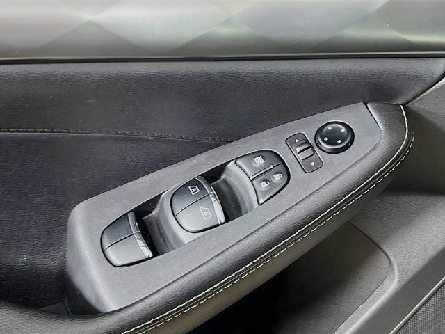Used 2023 Nissan Maxima SV w/ Floor Mat Group FWD image 9