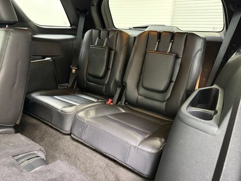 Used 2018 Ford Explorer XLT w/ Equipment Group 202A AWD/4WD image 25