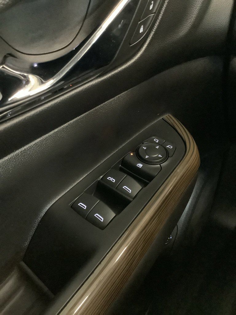 Used 2023 GMC Acadia SLE w/ Driver Convenience Package FWD image 22