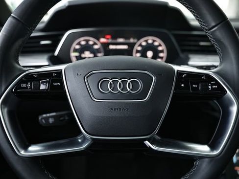 Used 2022 Audi e-tron Premium Plus image 32