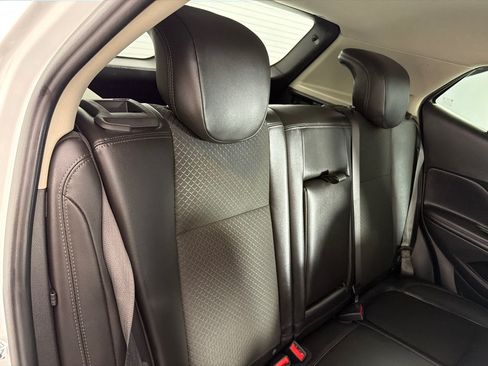 Used 2021 Buick Encore Preferred AWD/4WD image 23