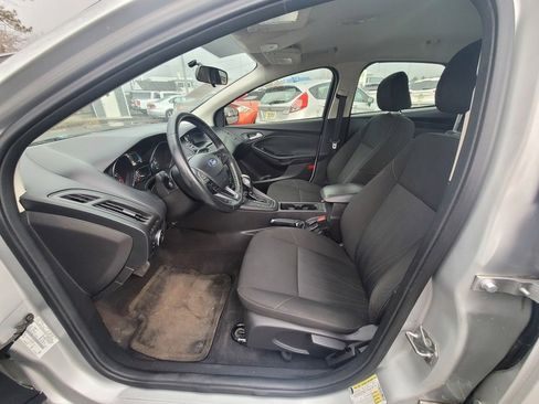 Used 2015 Ford Focus SE w/ SE Sport Package image 10