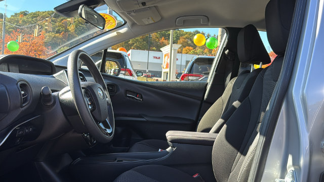 Certified 2019 Toyota Prius LE AWD/4WD image 10