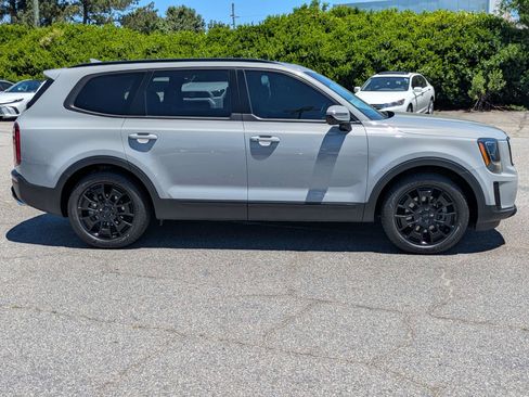 Used 2021 Kia Telluride SX w/ SX Prestige Package AWD/4WD image 3